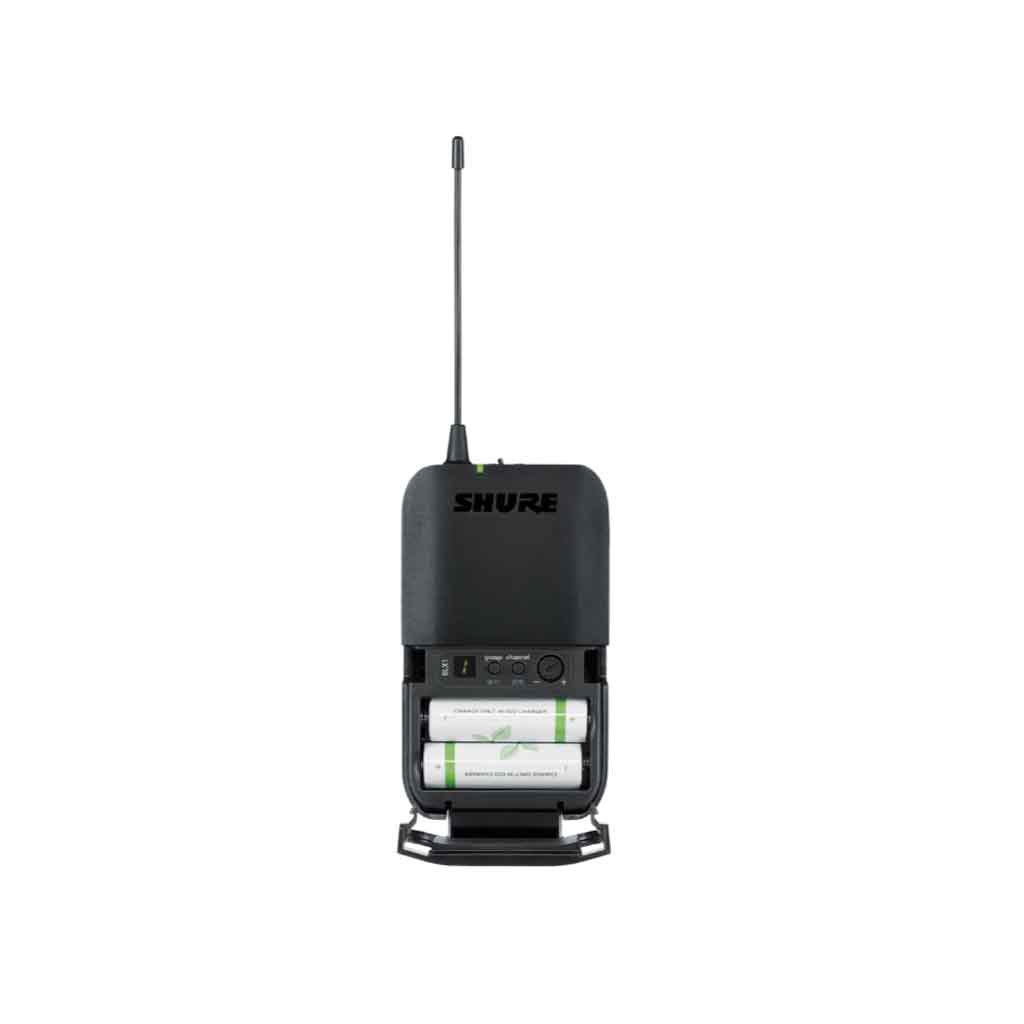Hệ thống micro đeo tai không dây Shure BLX14R/MX53 Bộ micro không dây đôi Shure  với có thiết kế đầu micro phủ lưới kim loại màu bạc, chuẩn dynamic cardioid.  Có nút nguồn và đèn LED tín hiệu tiện lợi ở phần thân micro.