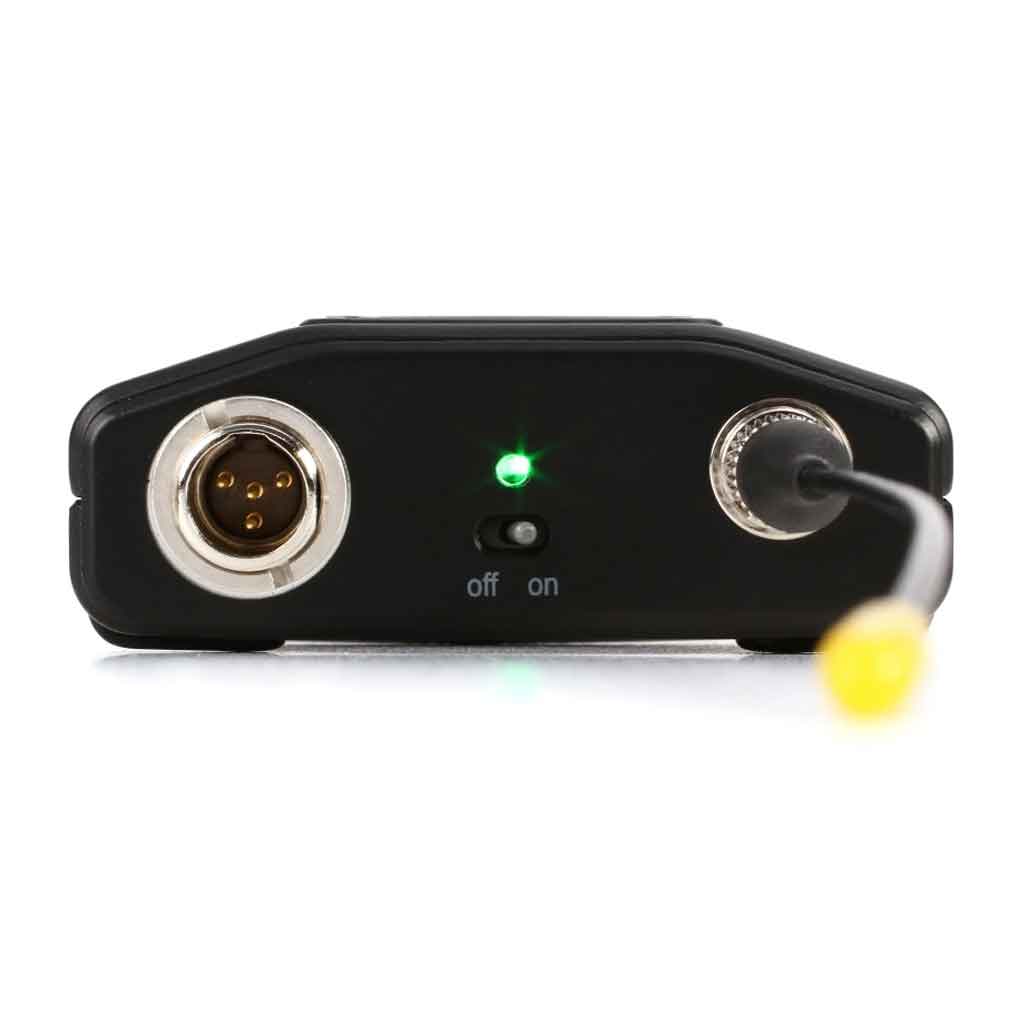 Hệ thống không dây Shure QLXD14 hình đang đươc miêu tả cổng kết nối một thiết bị có cổng kết nối ở mặt trên, trong khi thiết bị còn lại có khe cắm pin ở mặt dưới.