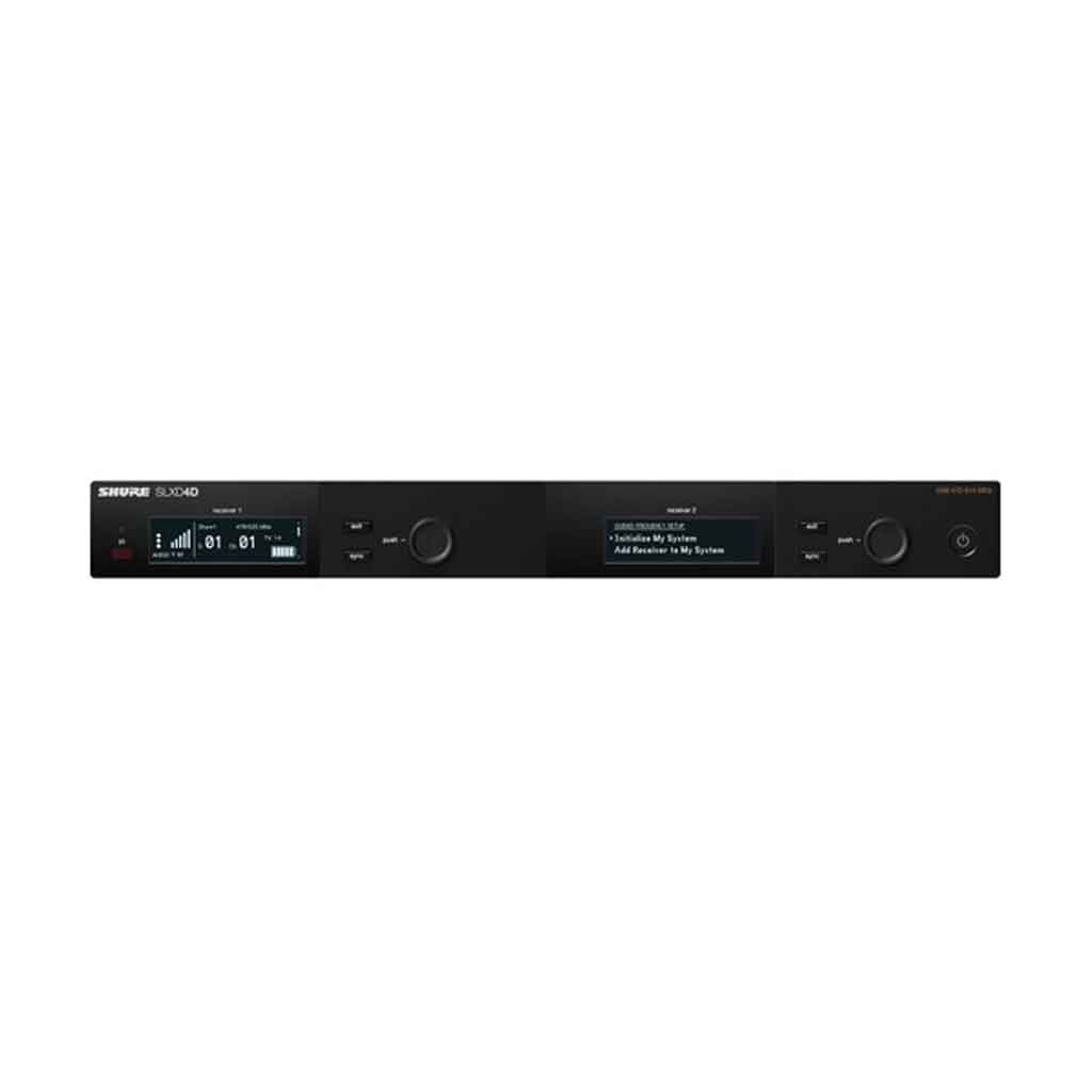 Hệ thống micro không dây Shure SLXD14D hình đang được miêu tả màn hình hiển thị thông tin tần số, mức tín hiệu, và tình trạng pin.