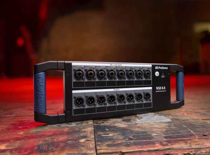 Hộp sân khấu PreSonus NSB8.8 AVB hình đang được chụp chi tiết trước mặt và đang được đặt trên bàn 