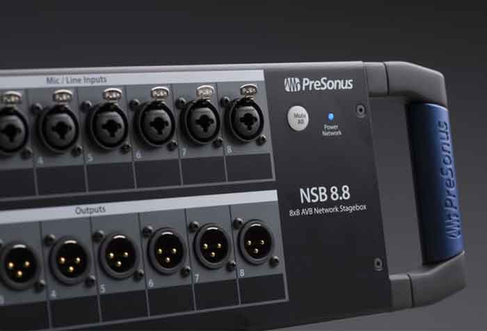 Hộp sân khấu PreSonus NSB8.8 AVB hình đang chụp sản phẩm từ mặt trước và có tông nền đen nhẹ sau lưng 