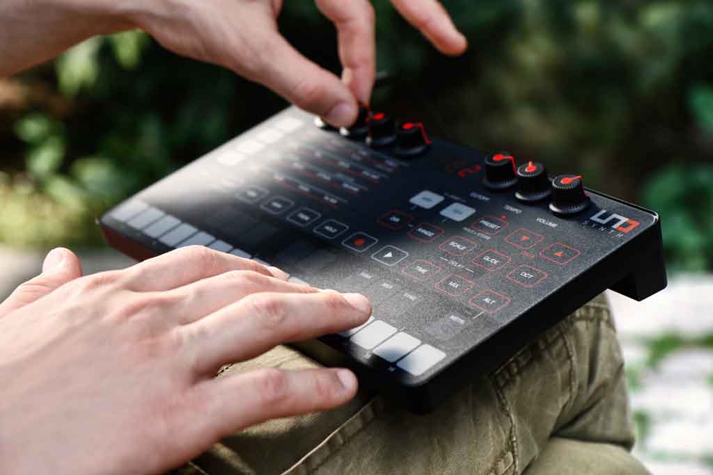 Synth IK Multimedia UNO | Chính hãng - Trả góp 0%