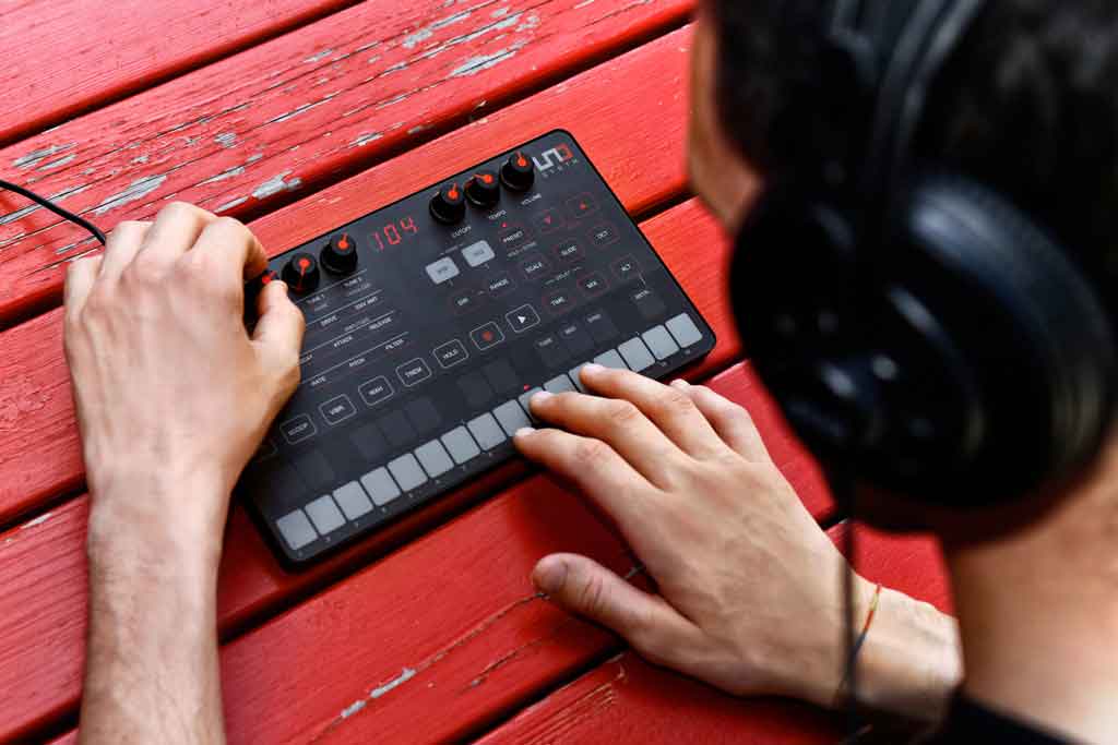 Synth IK Multimedia UNO | Chính hãng - Trả góp 0%