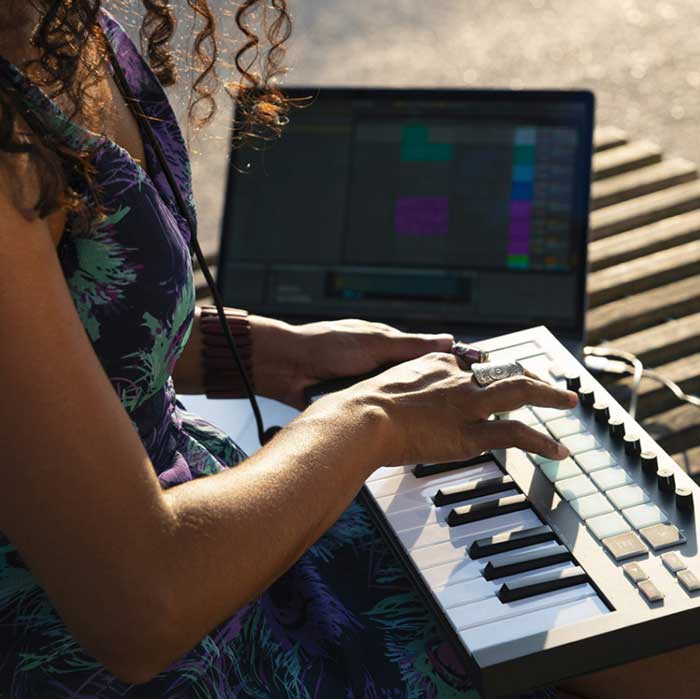 Keyboard Controller Novation Launchkey Mini MK3 - Chính hãng