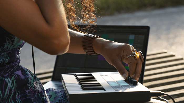 Keyboard Controller Novation Launchkey Mini MK3 - Chính hãng