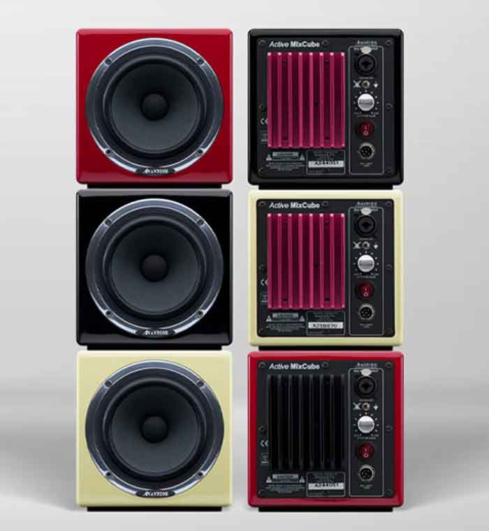Loa kiểm âm Avantone MIXCUBE ACTIVE loa đang được chụp mặt trước sau và có 3 màu sắc 
