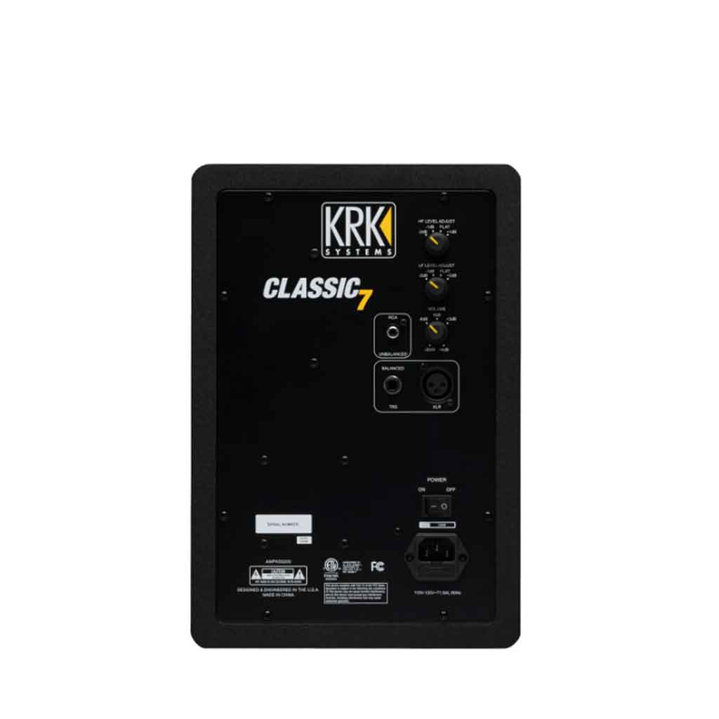 Loa Kiểm Âm KRK Classic 7 hình đang miêu tả chụp chi tiết mặt sau của loa với có với có 3 phích cắm đầu vào và một phích cắm nguồn với các nút tùy chỉnh sau và nút nguồn 