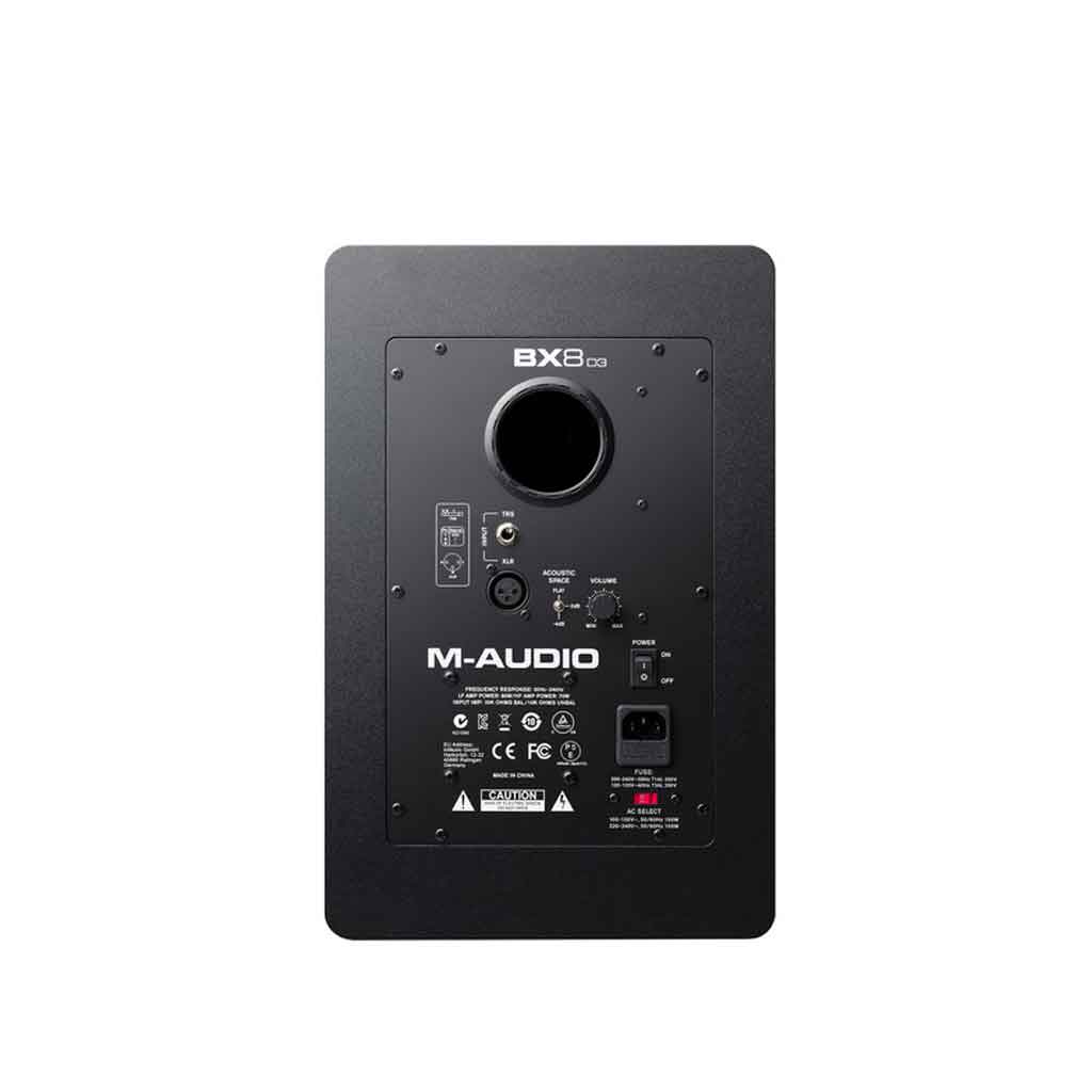 M-Audio BX8D3 Studio Monitor hình đang được miêu tả chi tiết mặt sau của sản phẩm và có 4 phích cắm đầu vào các loại và 1 nút công tắc nguồn 