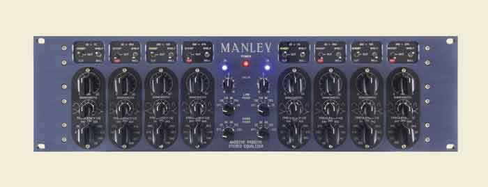 Manley Massive Passive Mastering Version hình  đang được miêu tả chụp mặt trước với có thiết kế có màu tím và những nút tùy chỉnh có màu đen và logo trắng sử kết hợp hoàn hảo