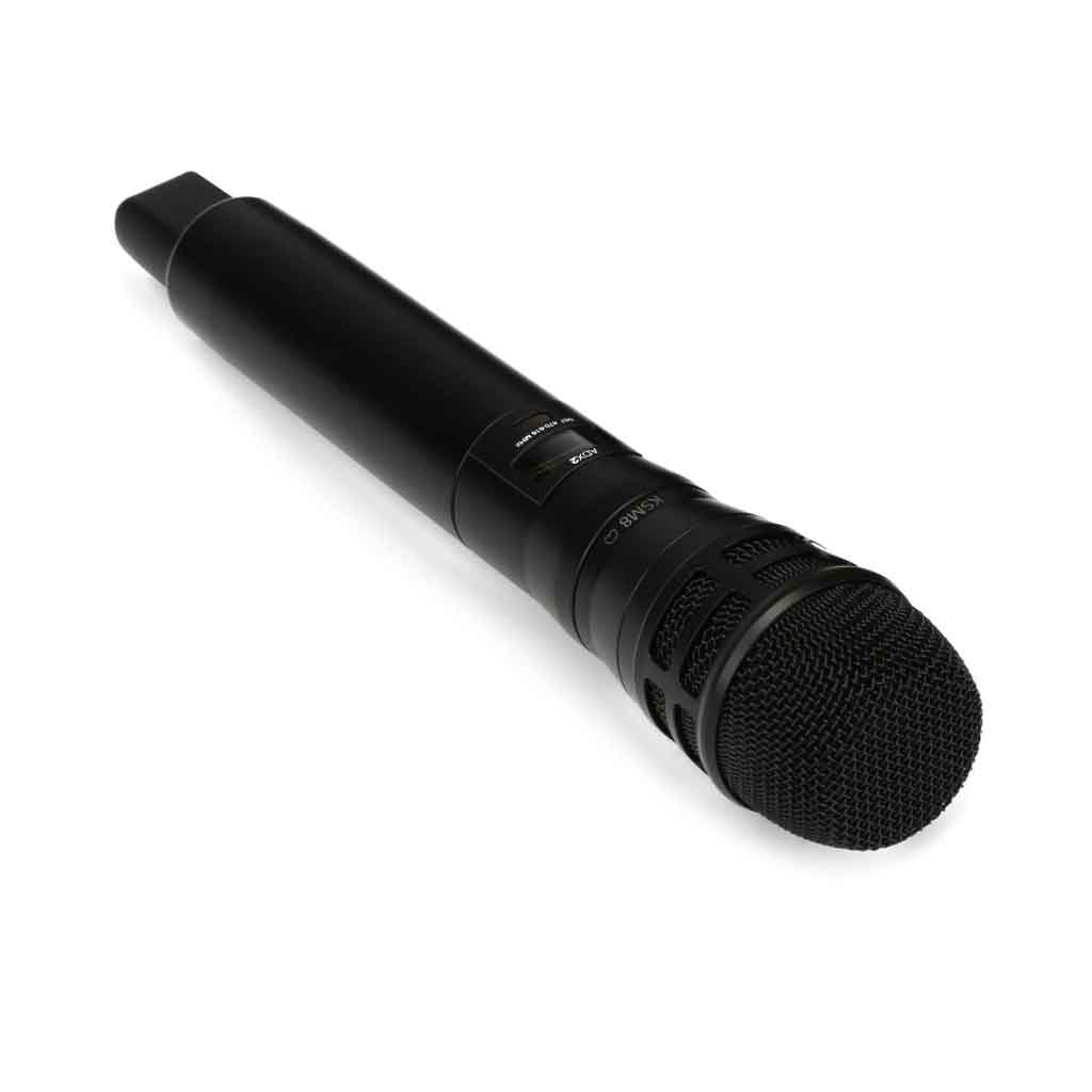 Micro không dây cầm tay Shure ADX2/K8 với có thiết kế tính hợp màn hình OLED hiển thị thông tin kênh, pin, tình trạng kết nối