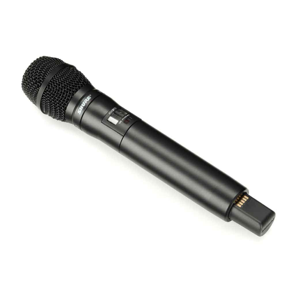 Micro không dây cầm tay Shure ADX2FD/VP68 với thiết kế thân micro trang bị màn hình LCD rõ nét hiển thị thông tin tần số, tình trạng pin, nhóm kênh, v.v