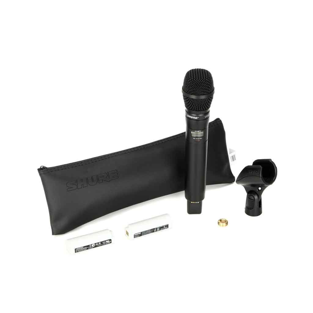 Micro không dây cầm tay Shure ADX2FD/VP68 hình đang được miêu tả hình đang được chụp miêu tả chi tiết sản phẩm micro có đầy đủ phụ kiện kèm theo