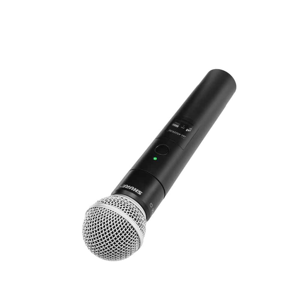 Micro không dây cầm tay Shure MXW2X hình miêu tả Logo “SHURE” được in rõ nét trên thân micro và mặt trước của đế sạc.