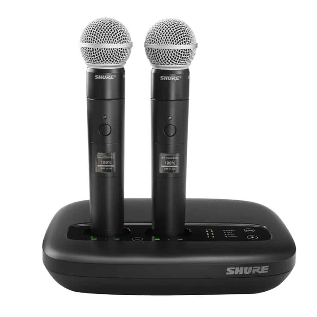Micro không dây cầm tay Shure MXW2X hình được được chụp miêu tả 1 cặp micro đang được đặt trên kết nối với bộ thu không dây