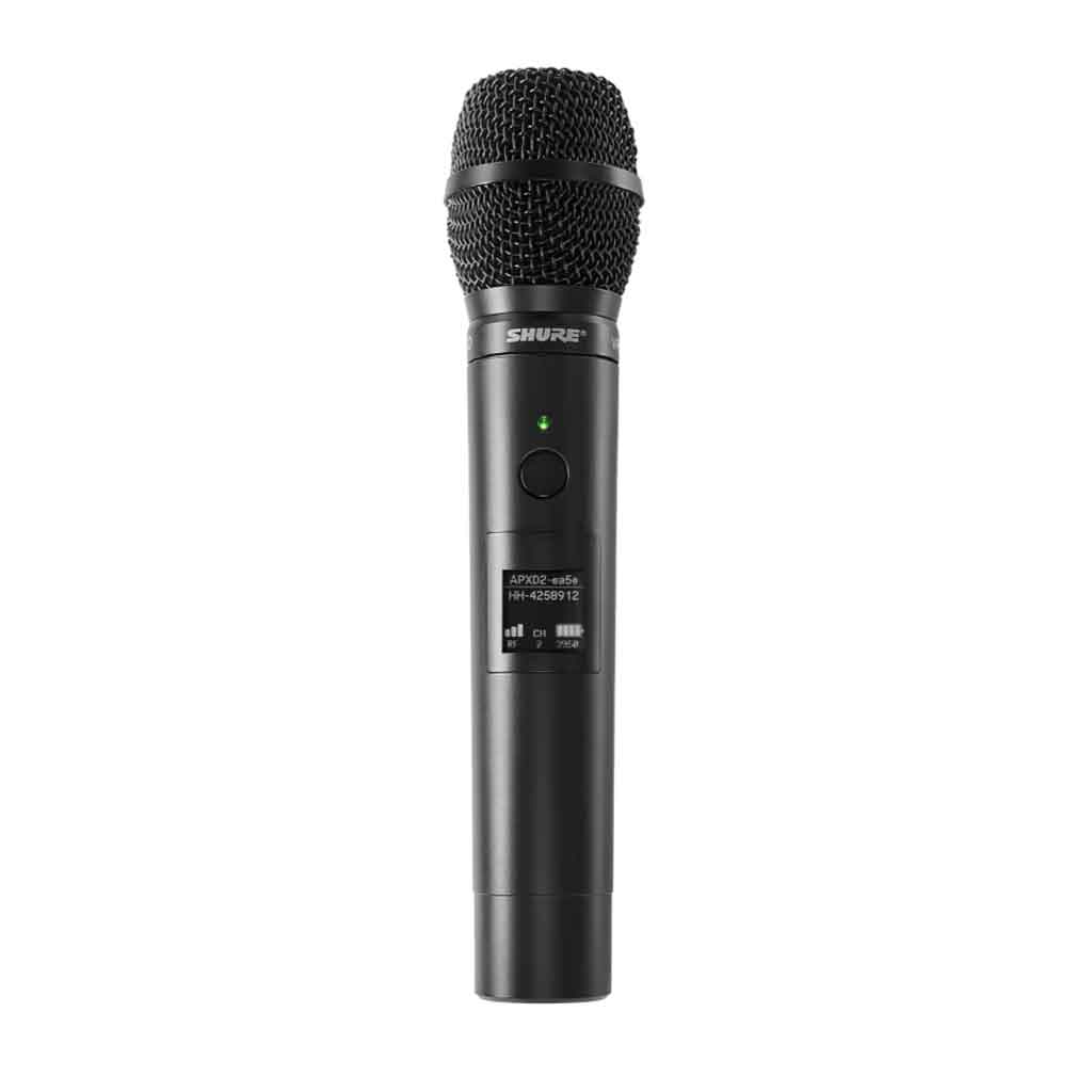 Tay phát micro không dây Shure MXW2X hình đang được miêu tả chi tiết thân micro màu đen nhám, kiểu dáng thon gọn, chắc chắn, dễ cầm nắm
