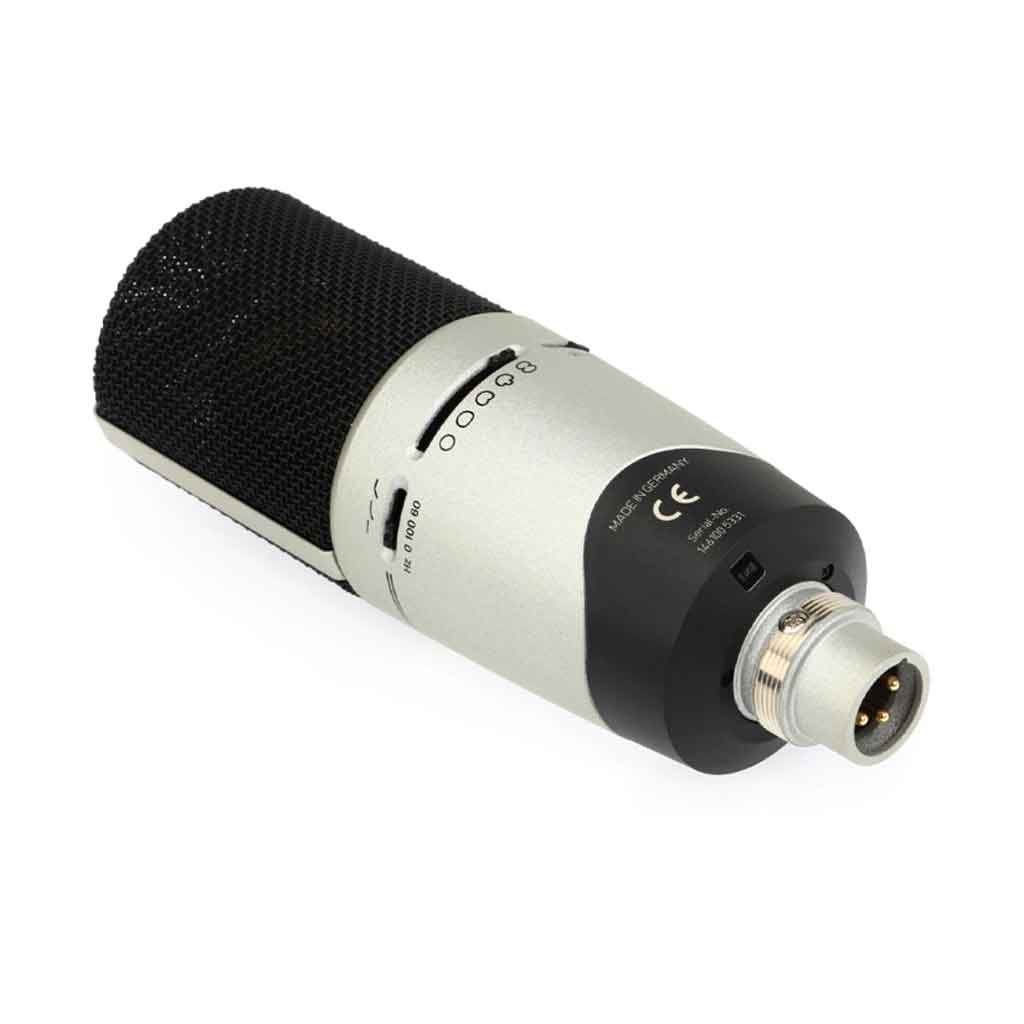 Micro thu âm Sennheiser MK 8 micro đang được đặt nằm và được chụp từ góc sau của micro