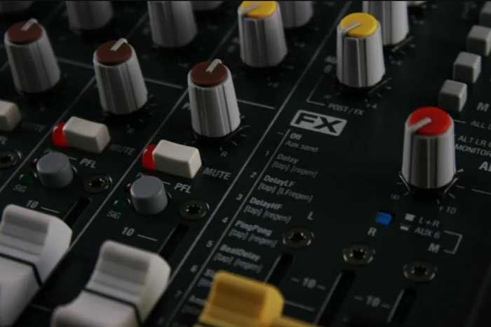 Mixer analog Allen & Heath MixWizard WZ4 16:2 - Chính hãng