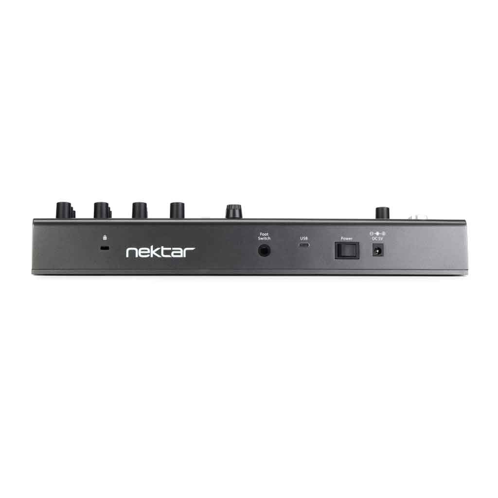 Nektar Panorama CS12 với được thiết kế các nút điều hướng, điều chỉnh:  ZOOM / TEMPO / MENU / DATA (xoay & nhấn).  MARKERS, LOOP, REW, FF, PLAY, STOP, RECORD – phục vụ cho quá trình thu âm và chỉnh sửa.