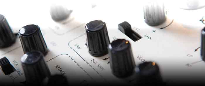 Phần mềm mô phỏng Arturia Oberheim SEM V hình đang được chụp cận cảnh cá nút tùy chỉnh 
