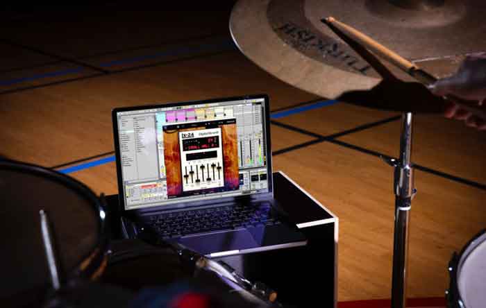 Plug-in Arturia Rev LX-24 hình đang được chụp hiện thị mô tả chi tiết phần mền dành cho sản phẩm