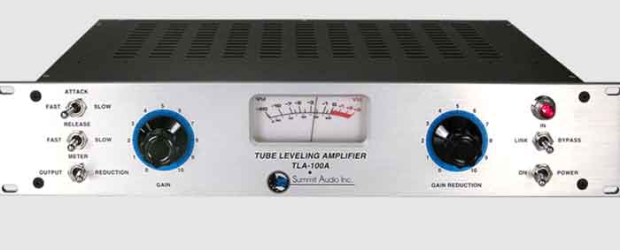 Summit Audio TLA-100A sản phẩm với đẹp đang được chụp phía trước mặt 