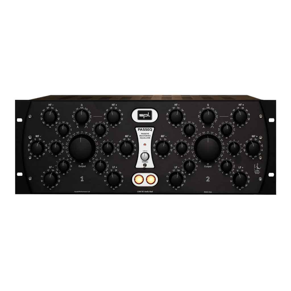 Thiết bị SPL PASSEQ Passive Mastering EQ hình đang được miêu tả chụp chi tiết mặt trước với có thiết kế nhiêu nút tùy chỉnh và có thiết kế mà đen huyền bí đẹp mắt 