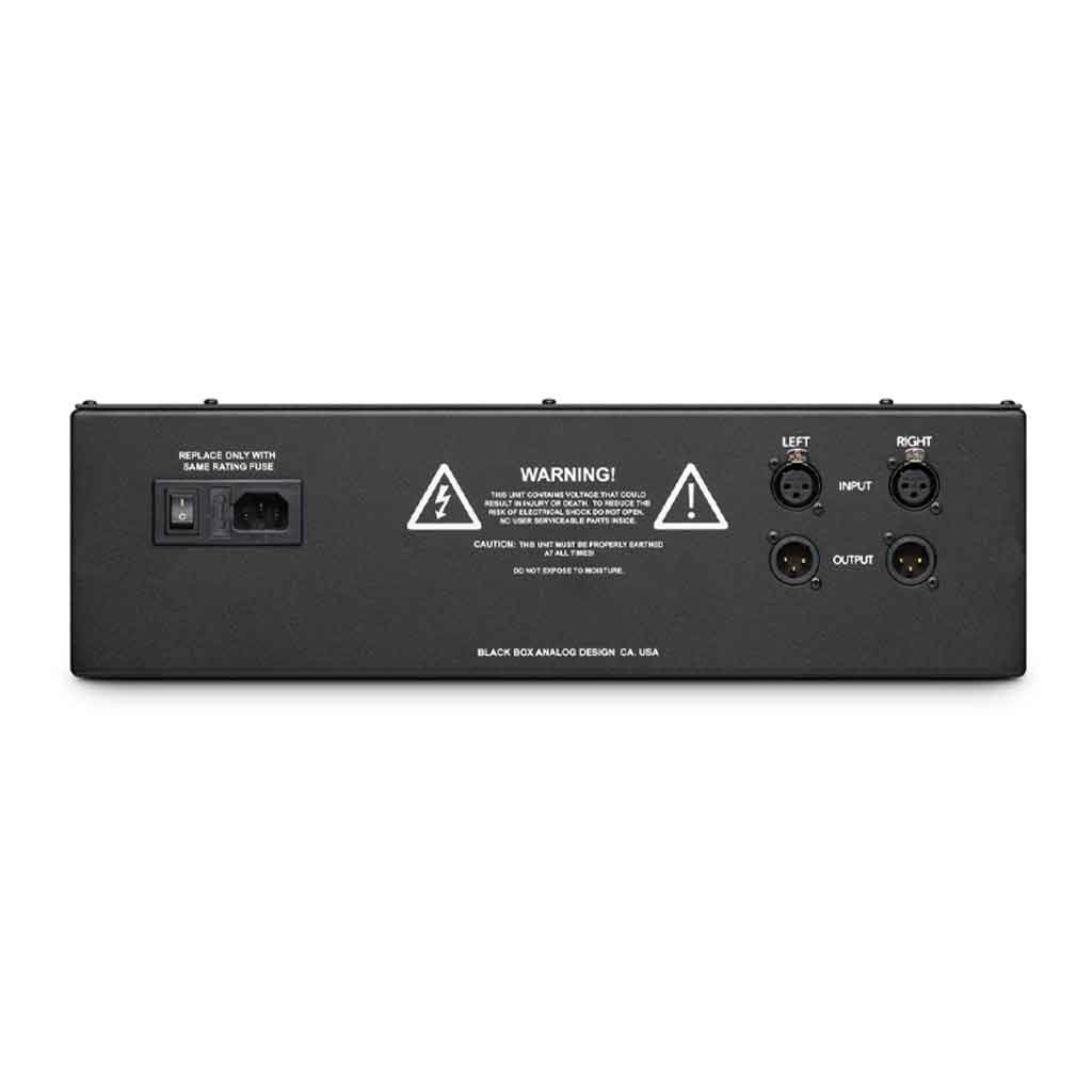 Thiết Bị Mixing - Black Box Analog Design HG-2 hình đang được miêu tả chụp chi tiết từ mặt sau của sản phẩm với có 4 phích cắm đầu vào và một phích cắm dây nguồn với 1 nút công tắc nguồn 