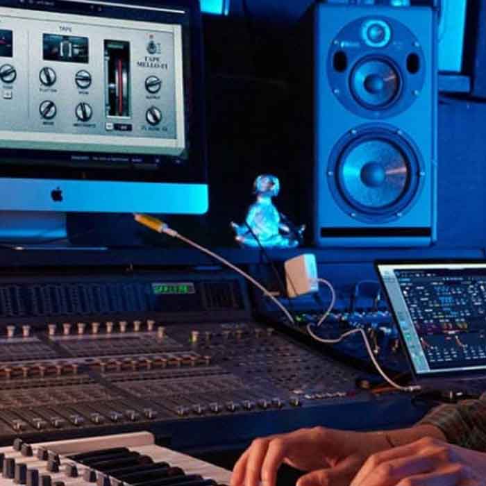 Trình giả lập Arturia Tape Mello Fi Tape hình đang mô tả sản phẩm đang được kết nối nhiêu thiết bị để làm nhạc 