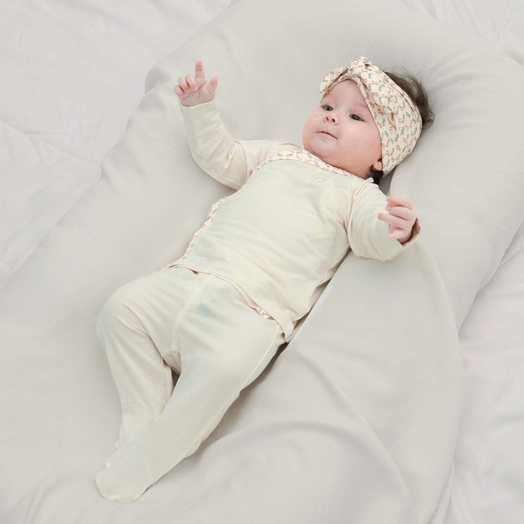 Bộ dài tay cài chéo liền tất Iconic BU Bambus Bubaby cho bé 0-3m