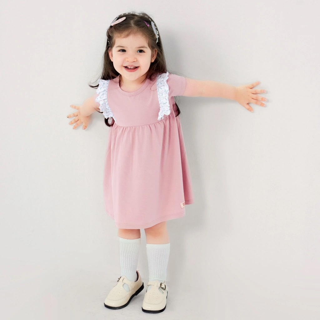 Váy ngắn tay phối bèo ngực Iconic Bubaby