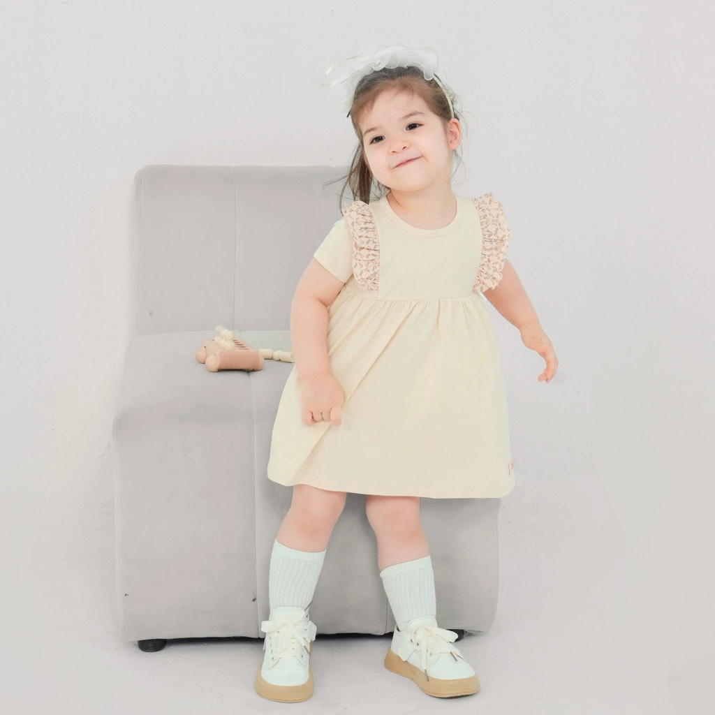 Váy ngắn tay phối bèo ngực Iconic Bubaby