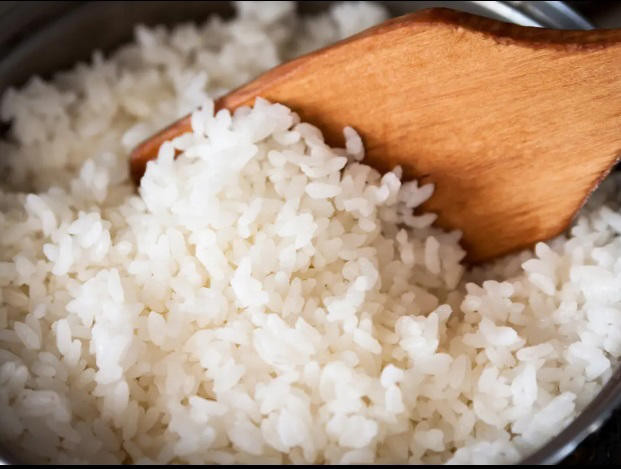 Cách đúng để hâm nóng cơm thừa