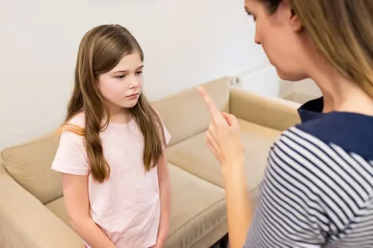 Lời chửi mắng của cha mẹ ám ảnh tâm lý con suốt đời