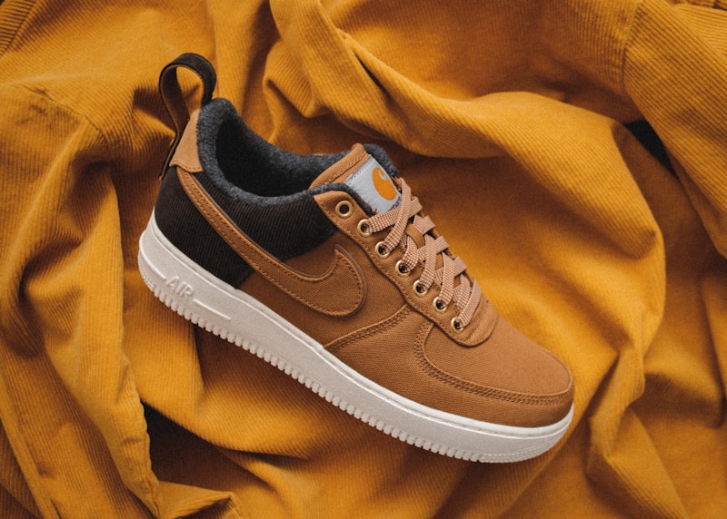 Vans Váy đầm Trắng - minimalist - Thu Đông 2026