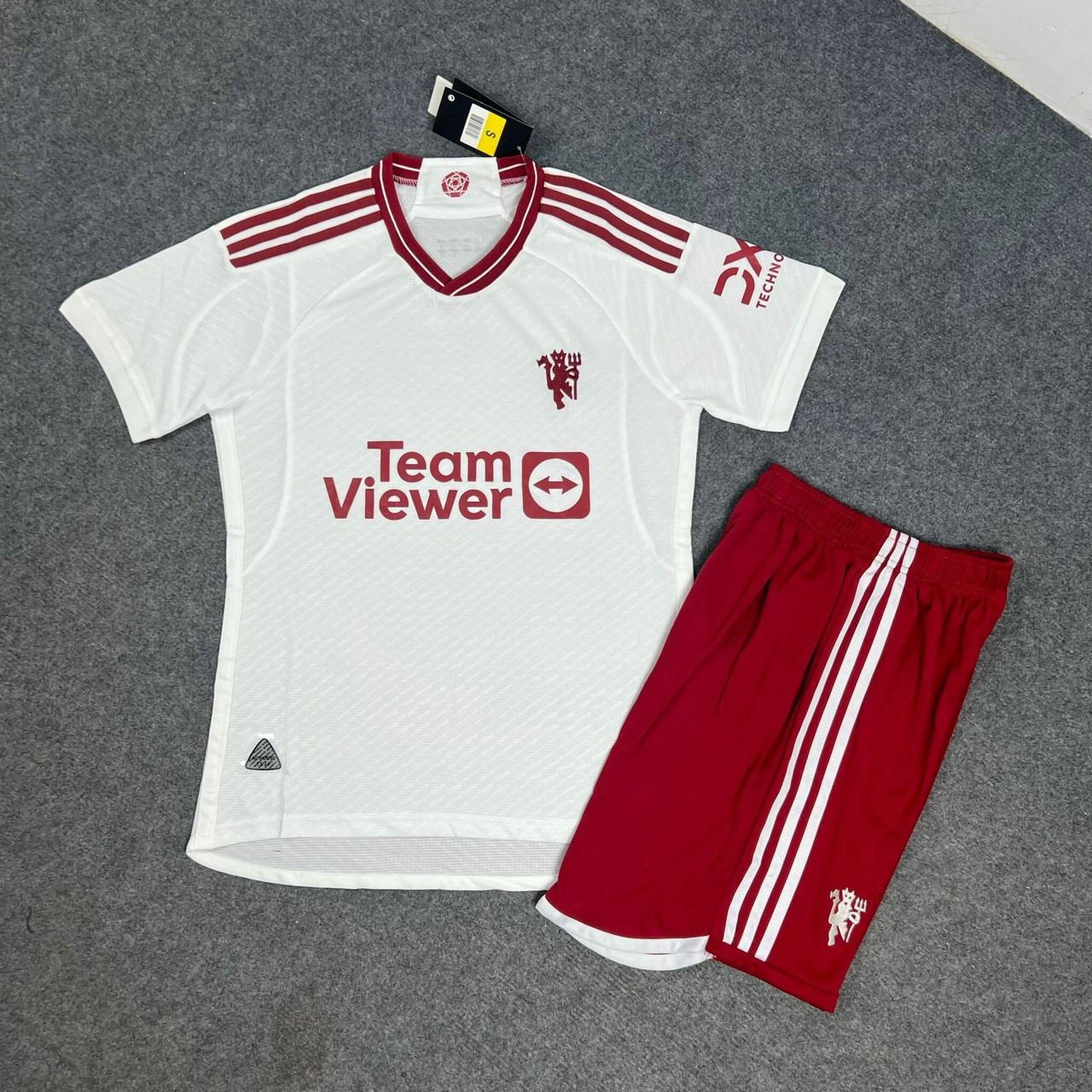 Quần áo Manchester United