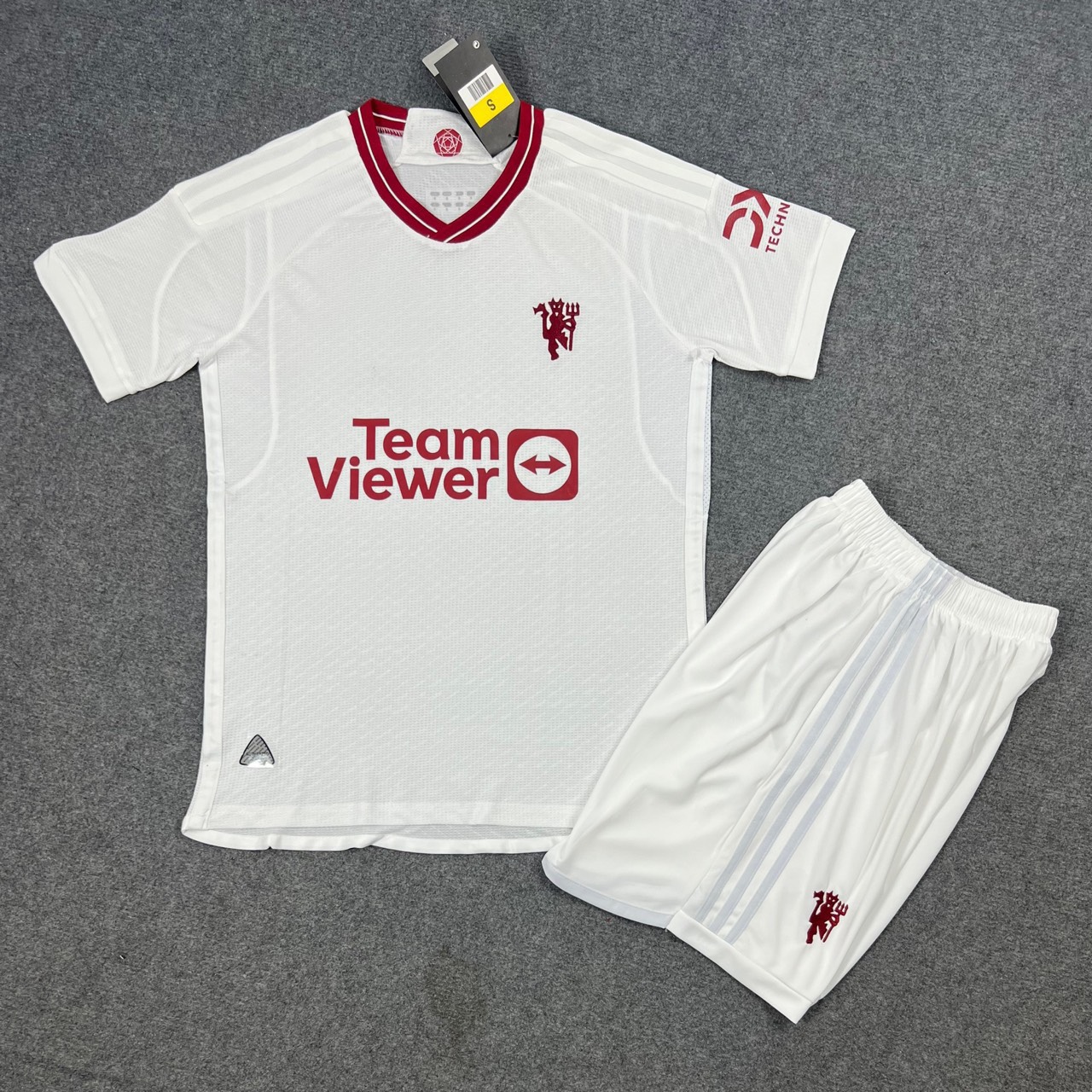 Quần áo Manchester United