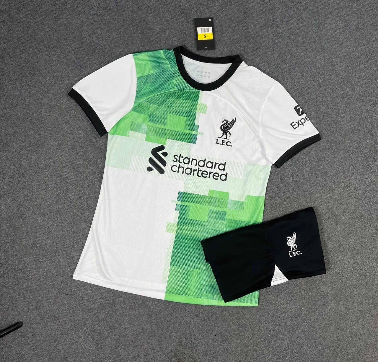 Quần áo Liverpool