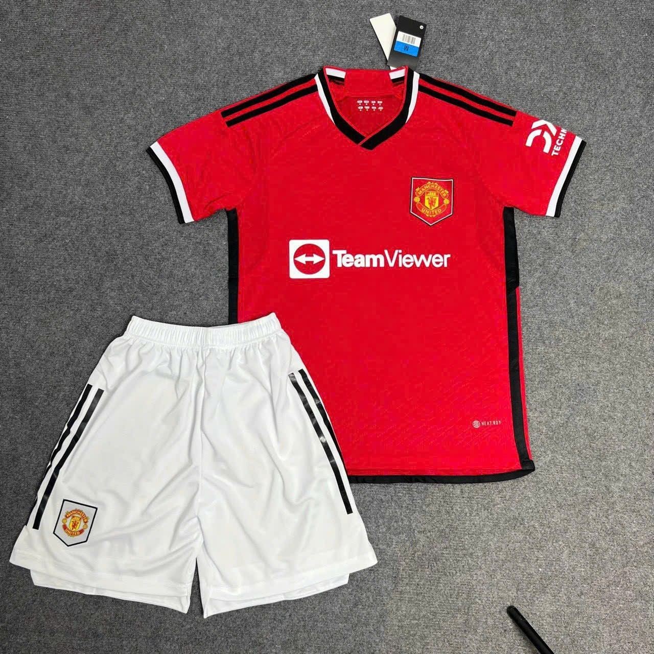 Quần áo Manchester United
