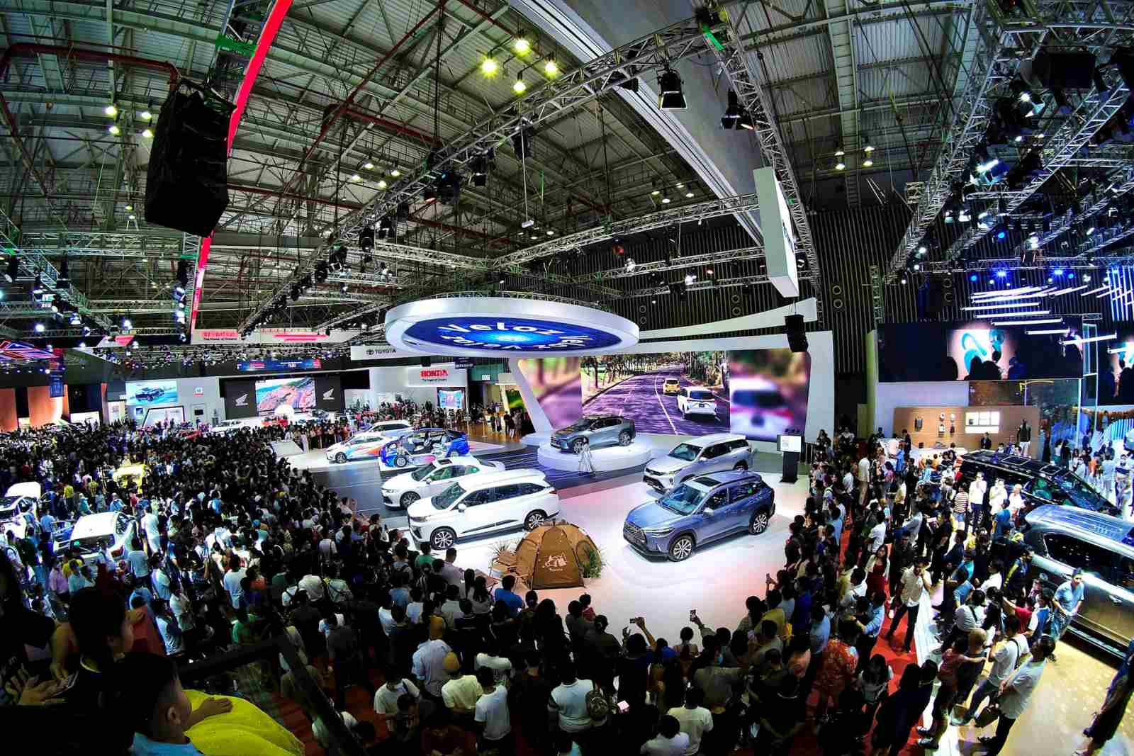 Một năm nhìn lại thị trường ô tô Việt Nam 2025