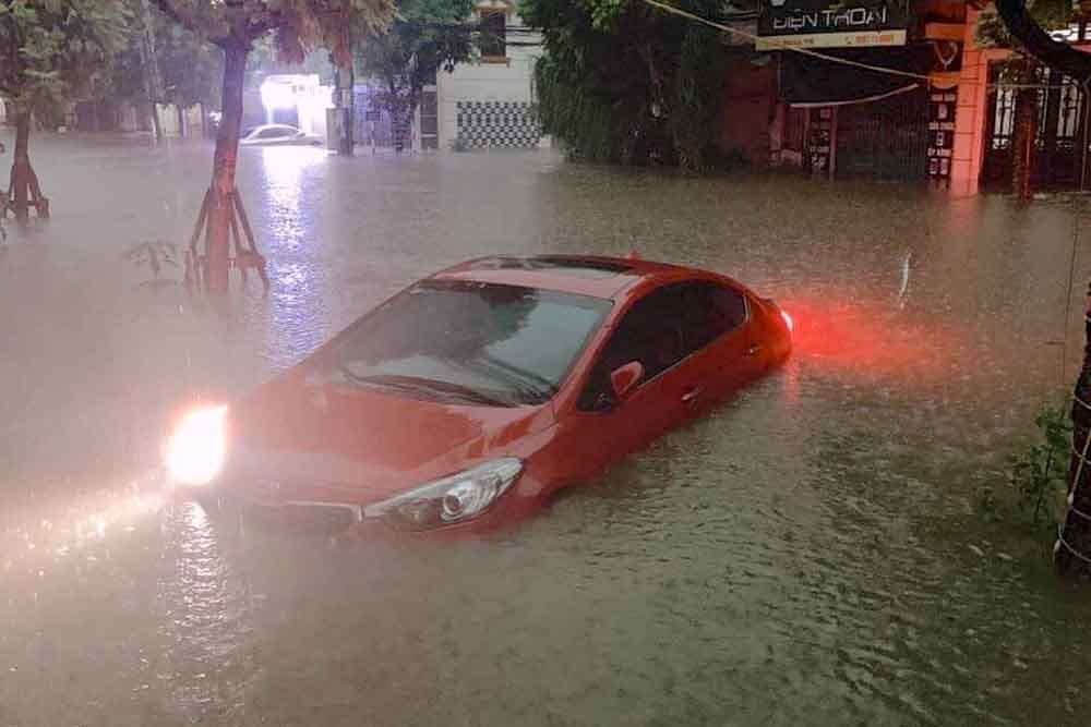 Quá nhiều ô tô ngập nước, yêu cầu bảo hiểm phải bồi thường