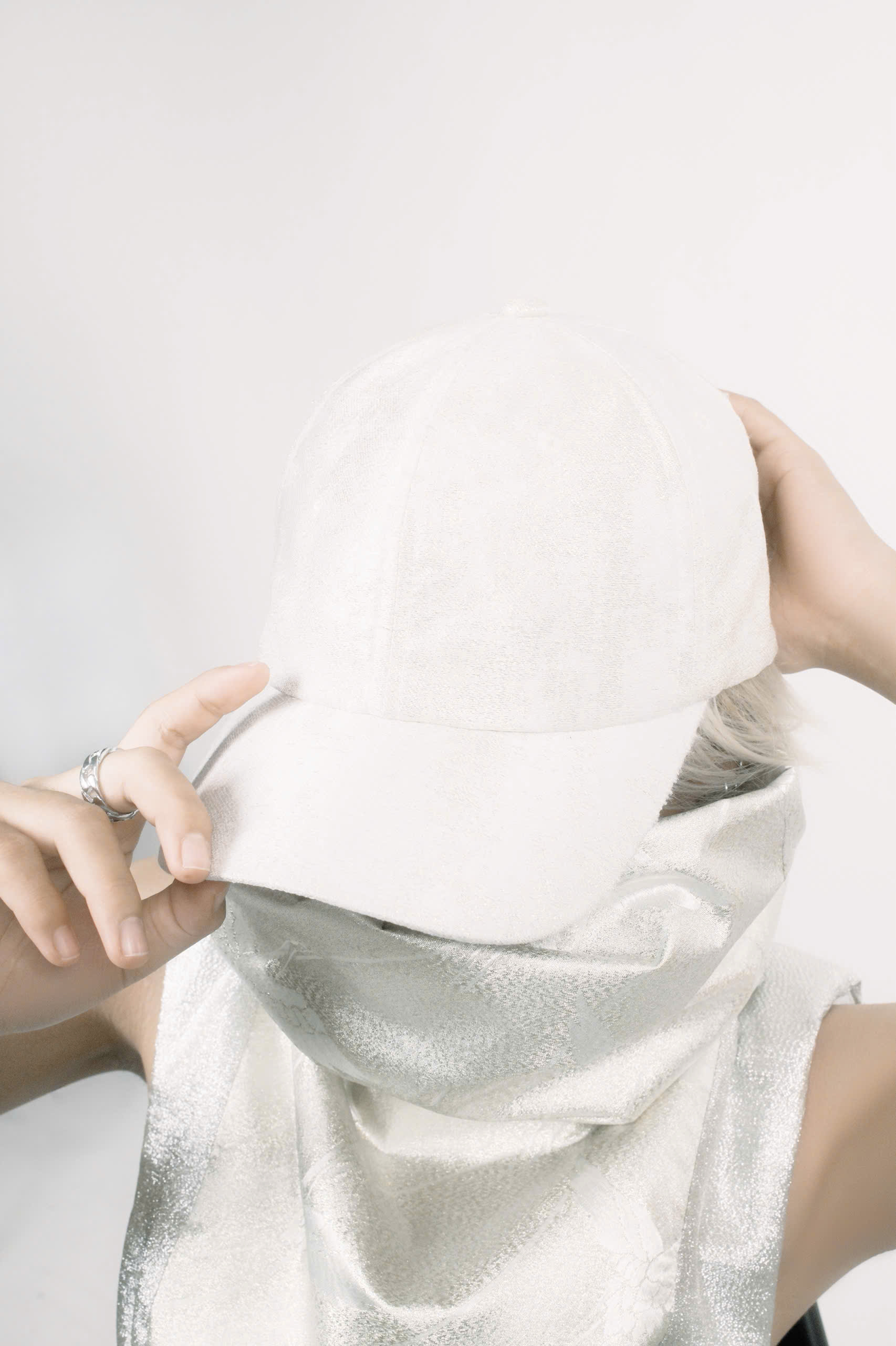 "GOLDEN METALLIC JACQUARD" CAP.