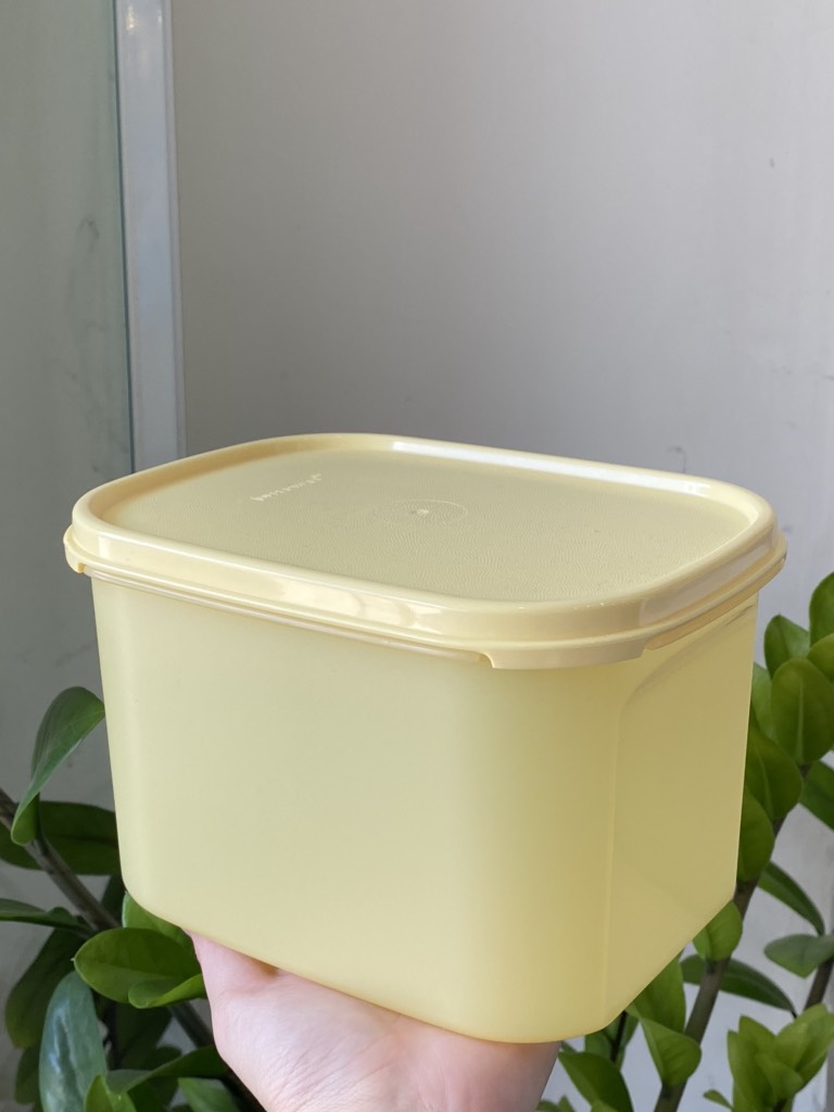 Tuptrung Hộp Tupperware mát colorful 1.9lit (4 màu)
