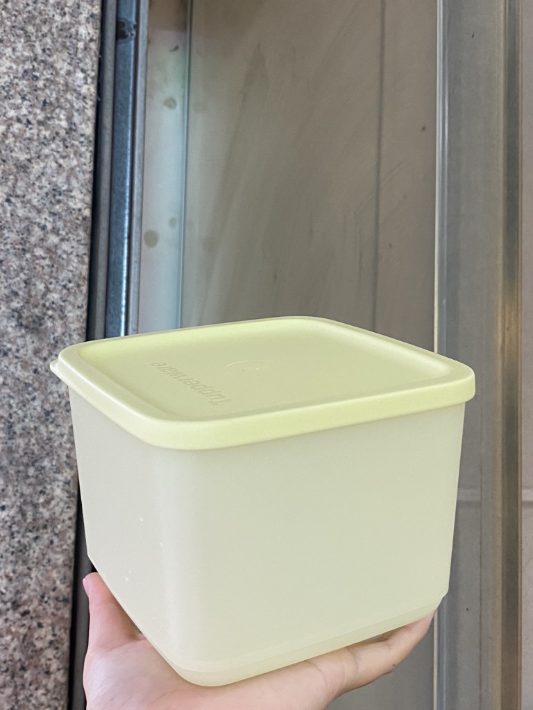 Hộp mát Tupperware BQTP Medium Squar Round 1L - Tupperware Chính Hãng