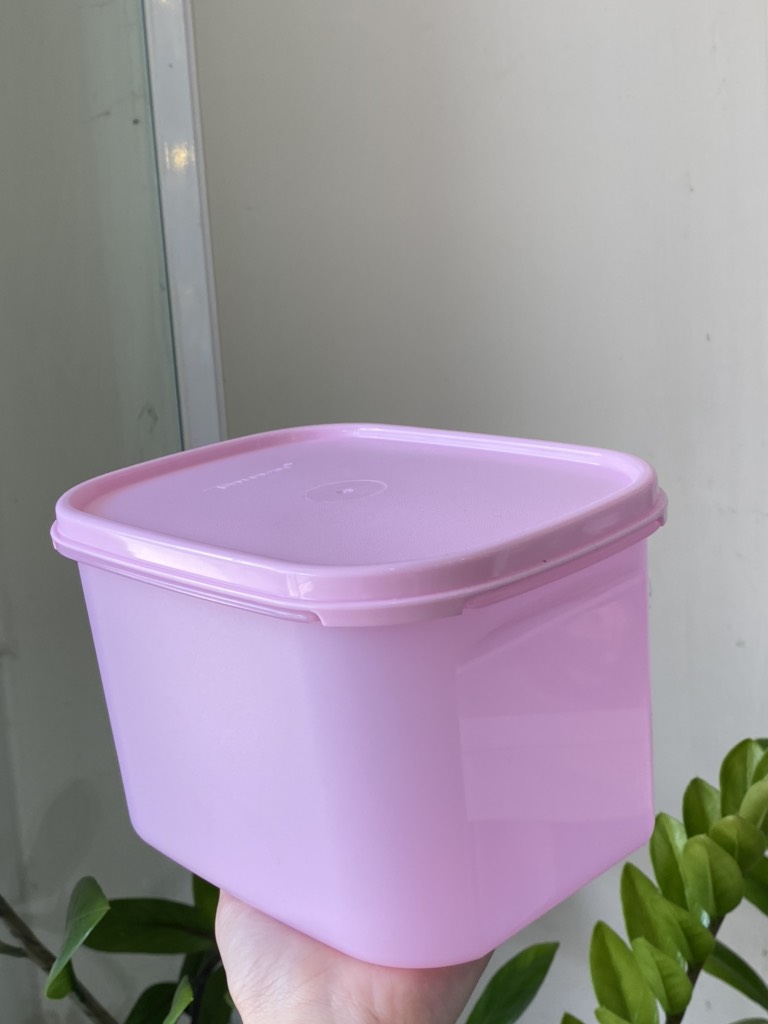 Tuptrung Hộp Tupperware mát colorful 1.9lit (4 màu)
