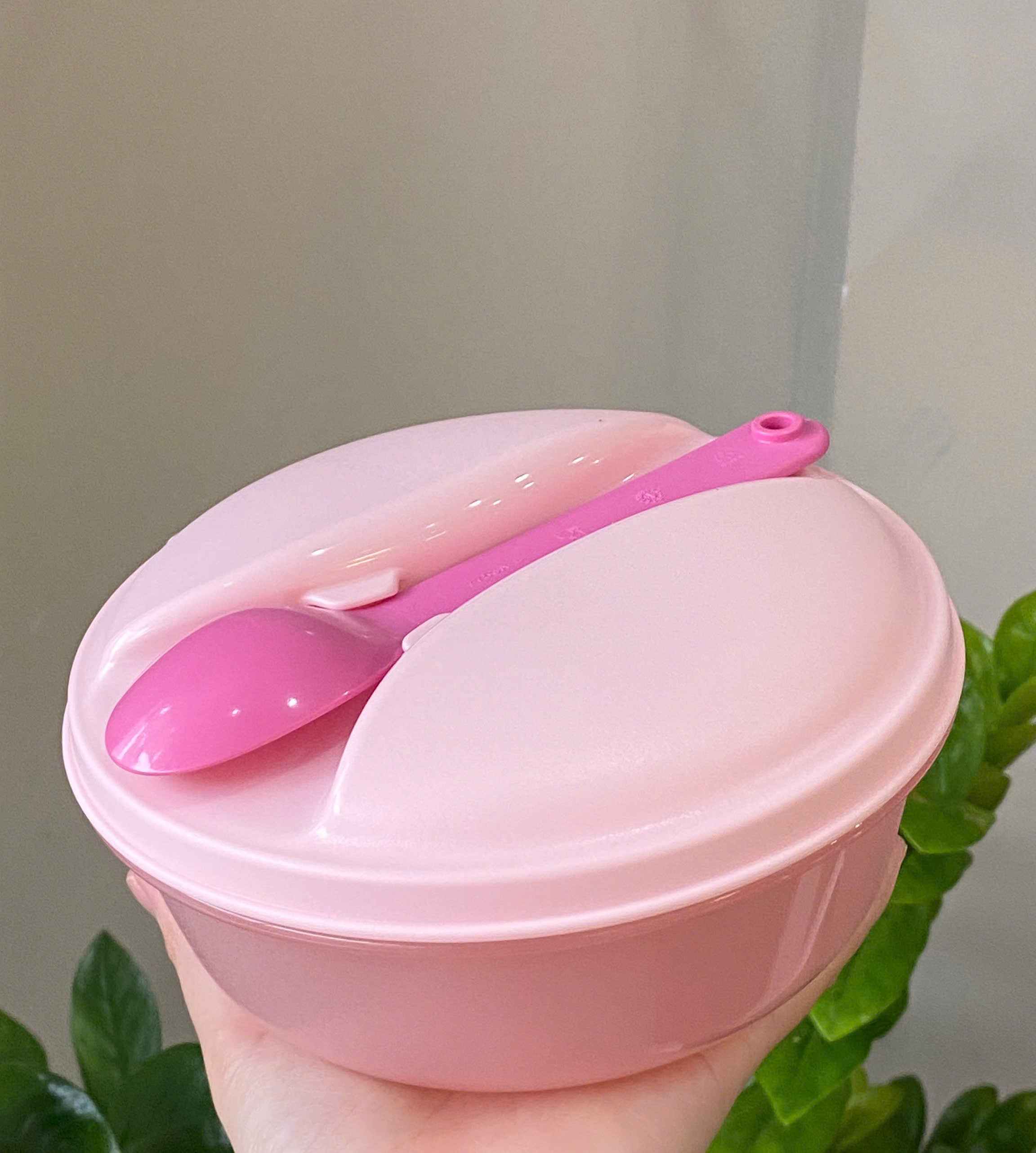 Tuptrung - Hộp Bowl tròn 600ml có muỗng cài trên nắp