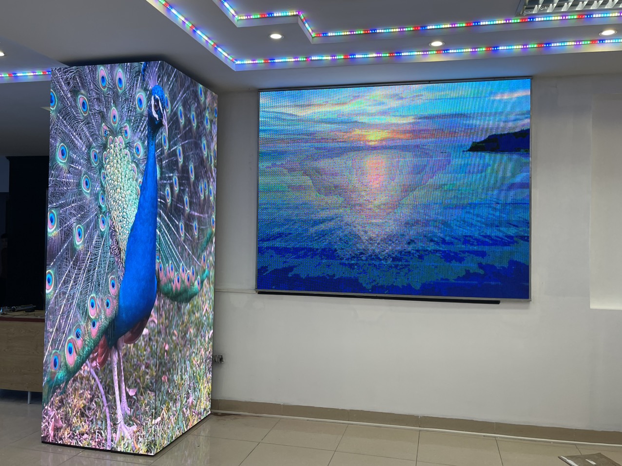 Màn hình trưng bày tại Showroom Hà Nội (3)
