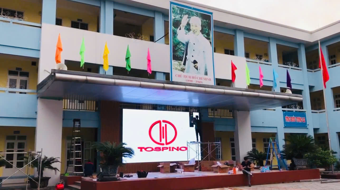 Lắp đặt màn hình P4  Trường THCS Ái Mộ Hà Nội