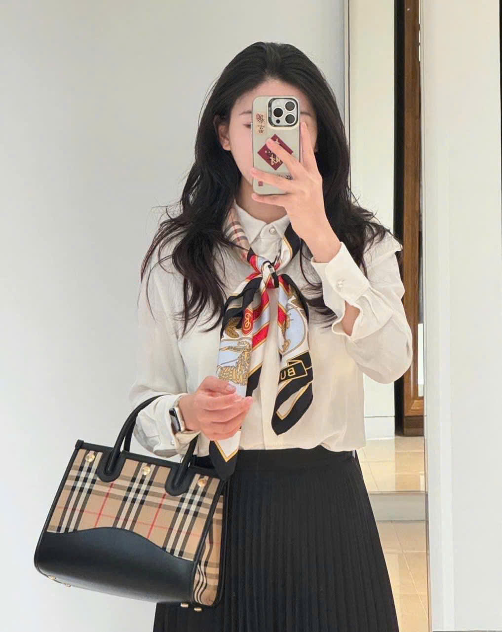 Túi Burberry Title
