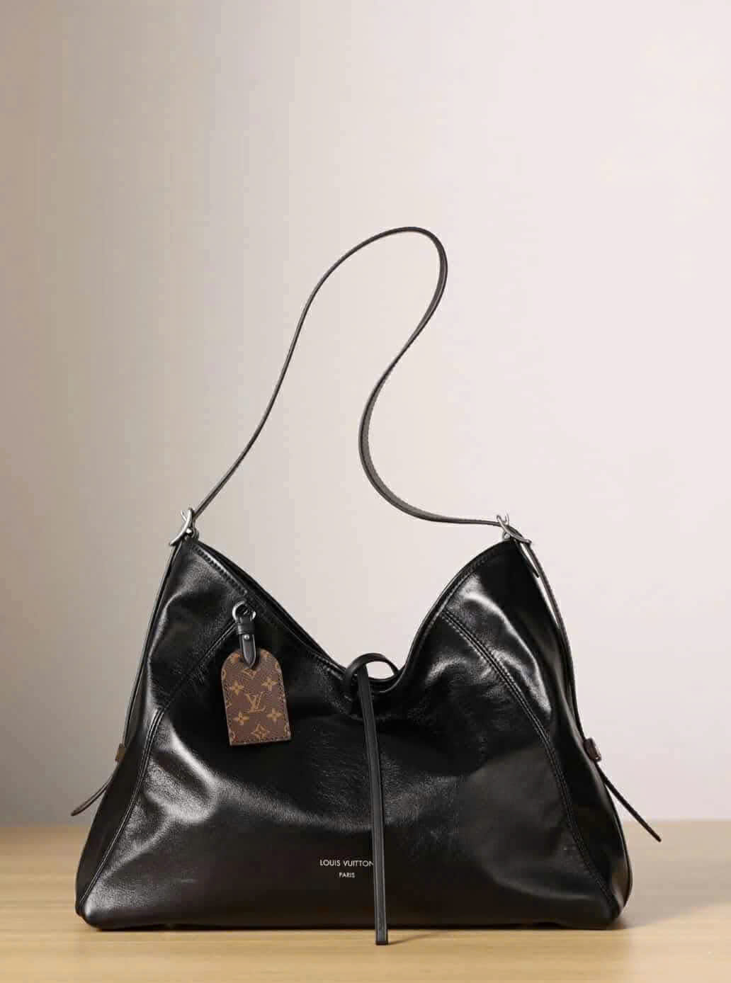 Túi Xách Louis Vuitton Carry All Vibe MM