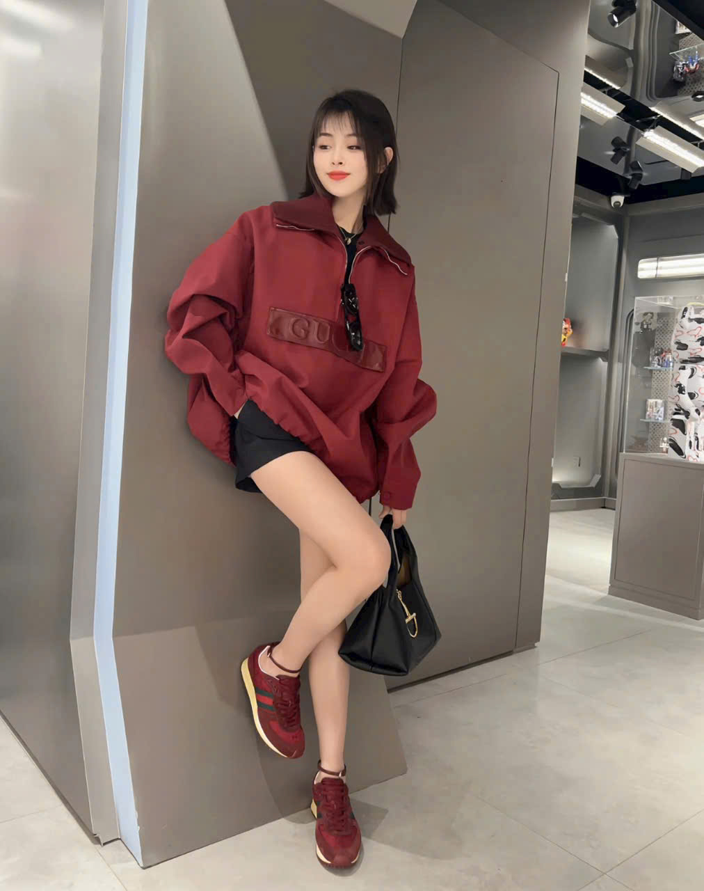 Giày sneaker Gucci đỏ